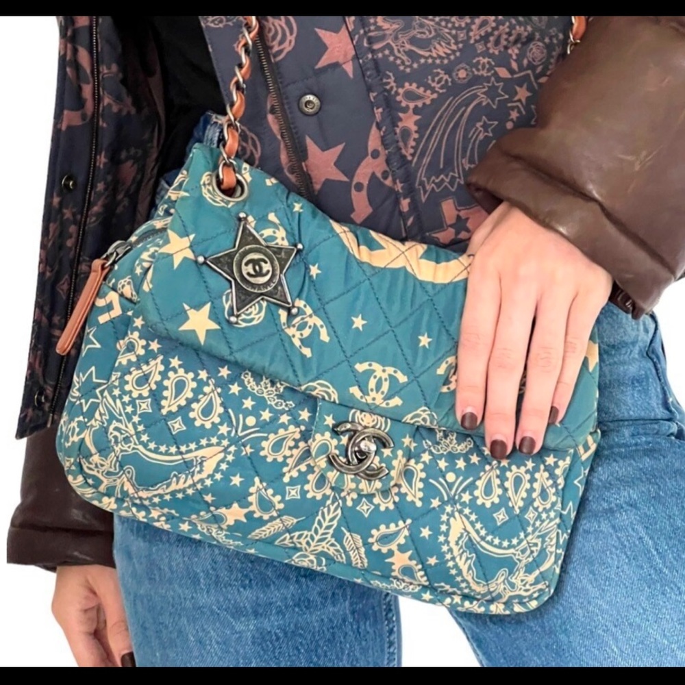 πSOLDπCHANEL β13-β14 Paris Dallas Metiers D'art BANDANA Flap Bag - Picture 2 of 16